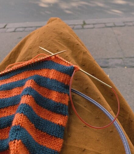 Strikkede sokker strikketøj i striber
