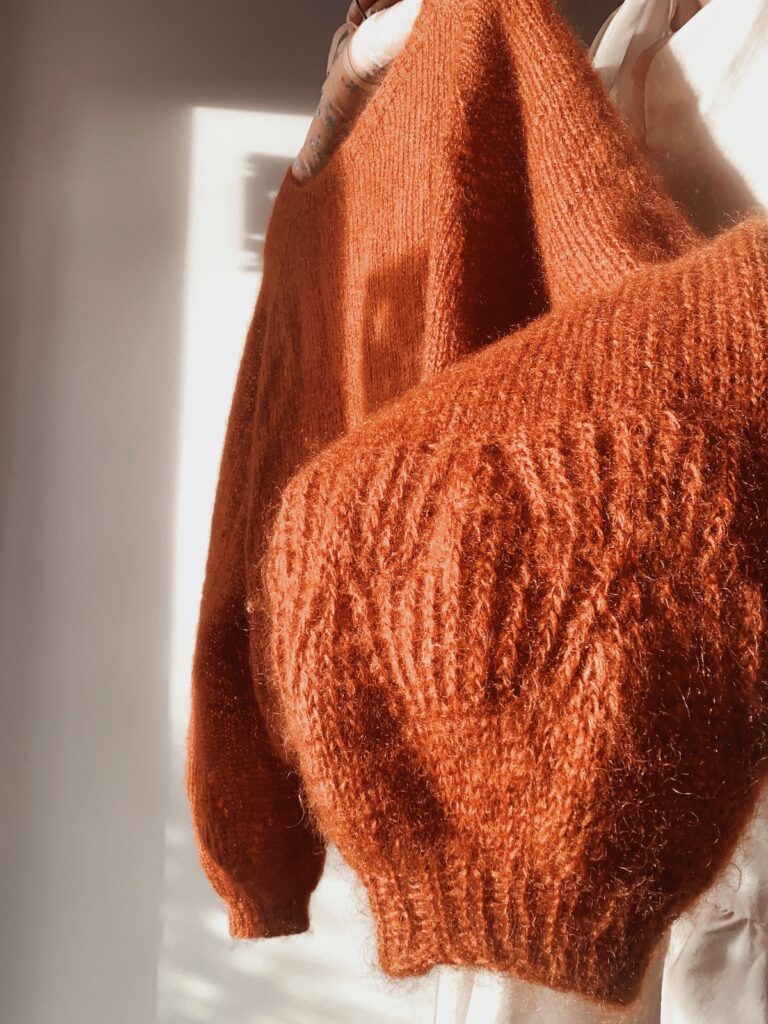 knitnite strikkeblog detaljer på Skibhus sweateren
