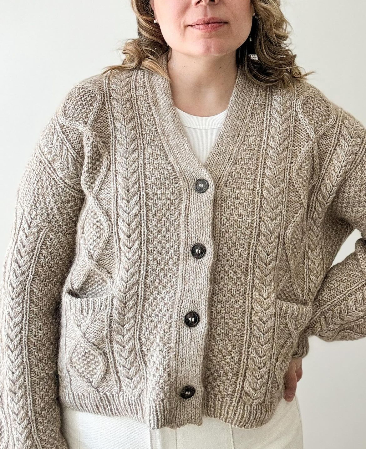 book club cardigan af Sari Nordlund